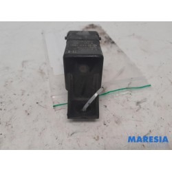 Renault - Trafic - Glow plug relay