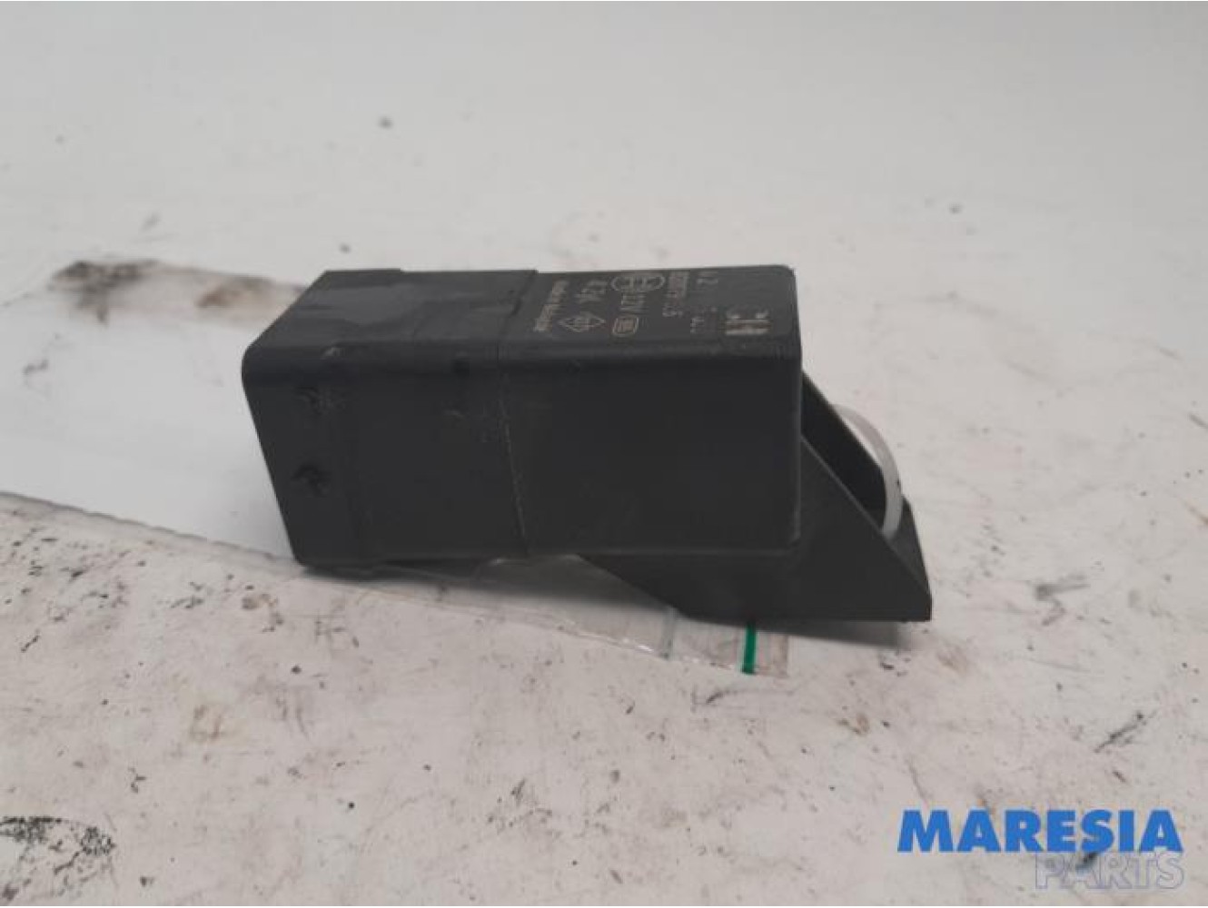 Renault - Trafic - Glow plug relay