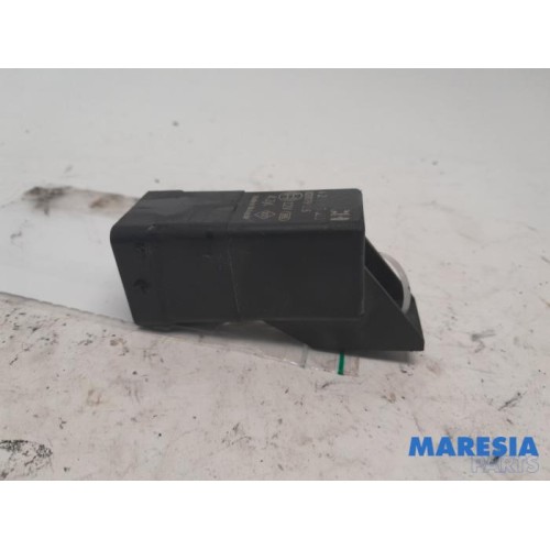 Renault - Trafic - Glow plug relay