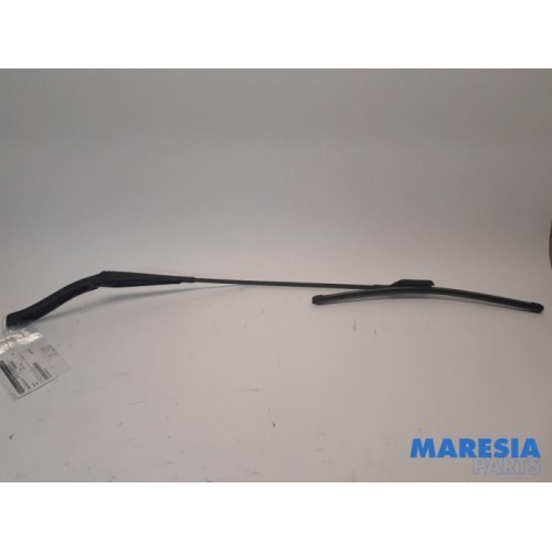 Renault - Trafic - Front wiper arm