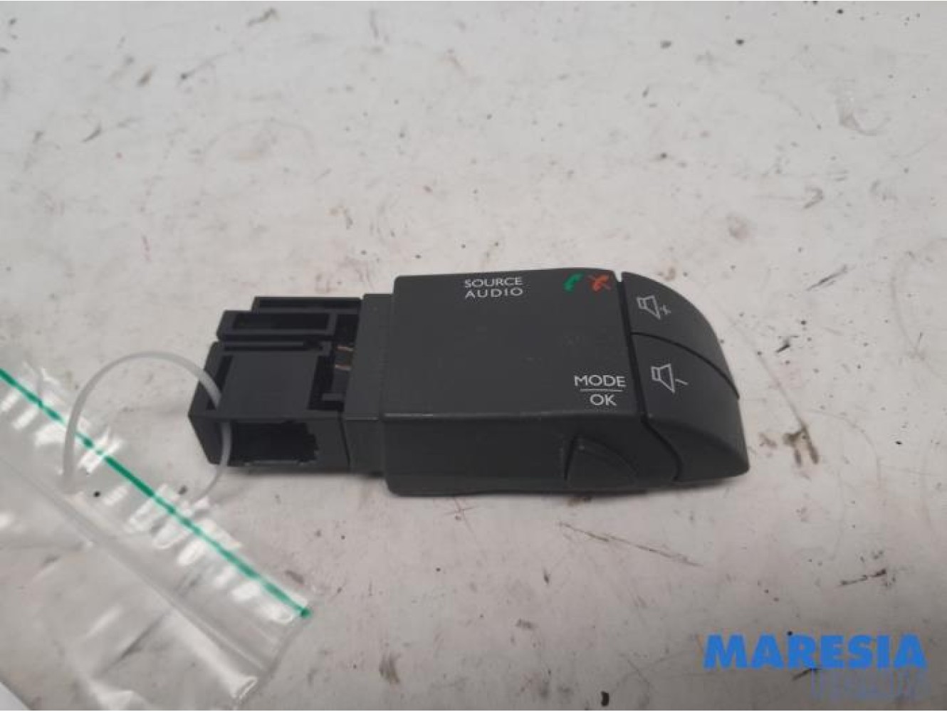 Renault - Trafic - Steering wheel mounted radio control