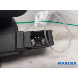 Renault - Trafic - Steering wheel mounted radio control