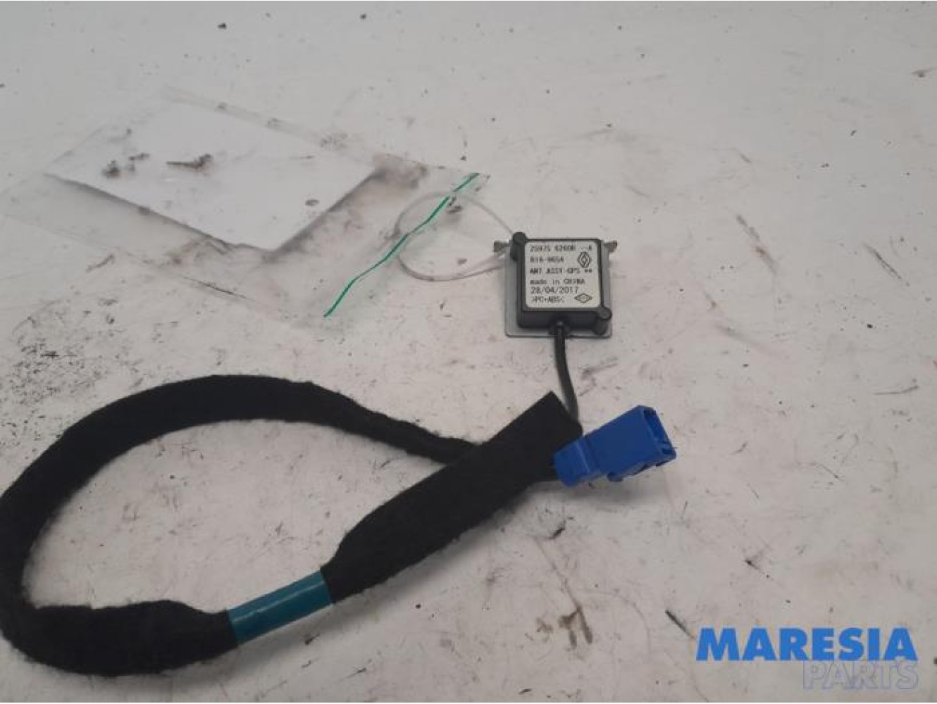 Renault - Trafic - GPS antenna