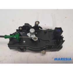 Renault - Trafic - Minibus/van rear door lock mechanism
