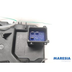 Renault - Trafic - Minibus/van rear door lock mechanism