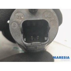 Renault - Trafic - Scheibensprüherpumpe vorne