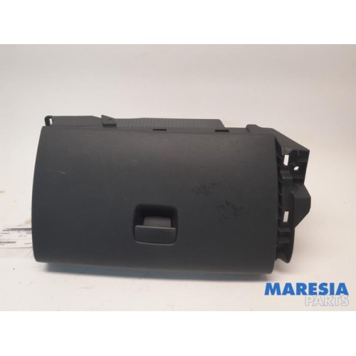 Renault - Trafic - Glovebox