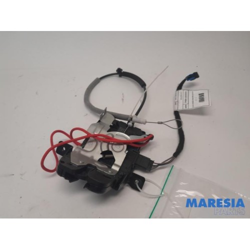 Alfa Romeo - Stelvio - Tailgate lock mechanism