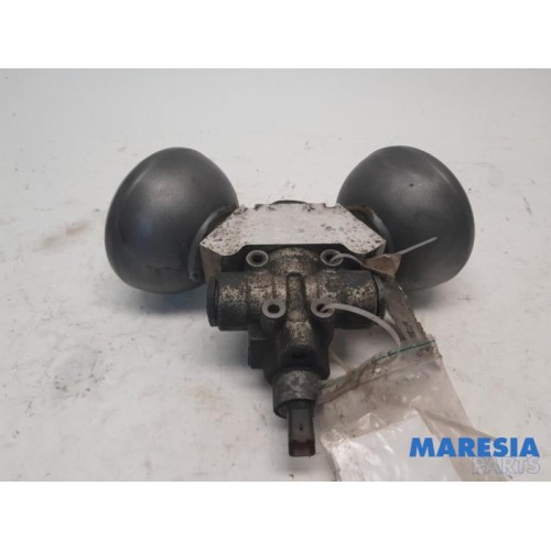 Citroen - C5 - HD controller (suspension)