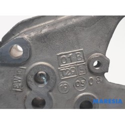 Citroen - C5 - Engine mount