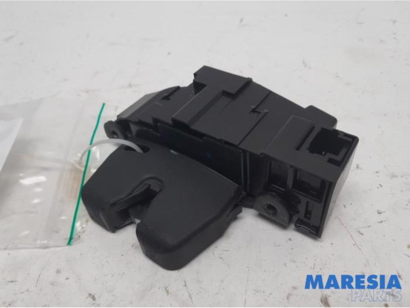 Peugeot - RCZ - Tailgate lock mechanism