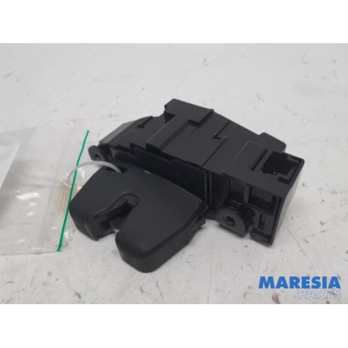 Peugeot - RCZ - Tailgate lock mechanism