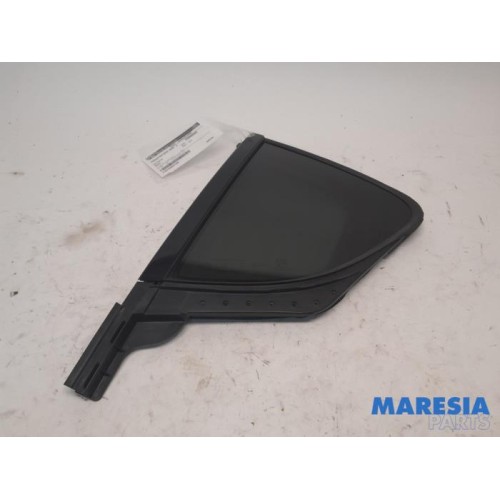 Alfa Romeo - Stelvio - Rear quarter light, left right