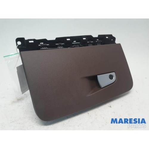 Alfa Romeo - Stelvio - Boîte à gants