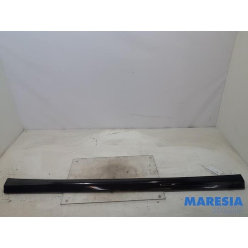 Fiat - Punto - Zijskirt links