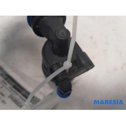 Peugeot - RCZ - Windscreen washer pump