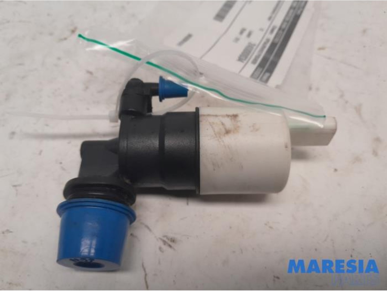 Peugeot - RCZ - Windscreen washer pump