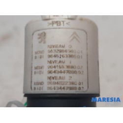Peugeot - RCZ - Windscreen washer pump