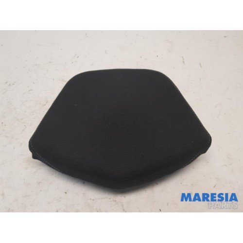 Peugeot - RCZ - Headrest