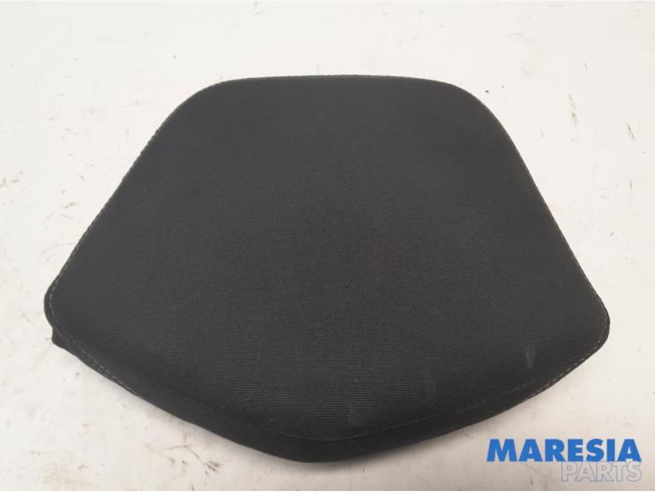 Peugeot - RCZ - Headrest