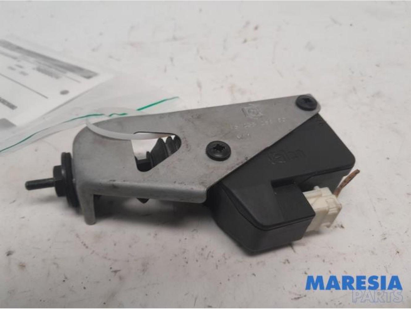 Peugeot - RCZ - Tank flap lock motor