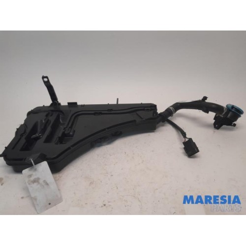 Alfa Romeo - Stelvio - Front windscreen washer reservoir
