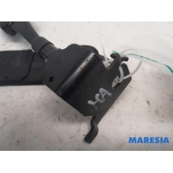 Alfa Romeo - Stelvio - Insertion ceinture de sécurité arrière centre