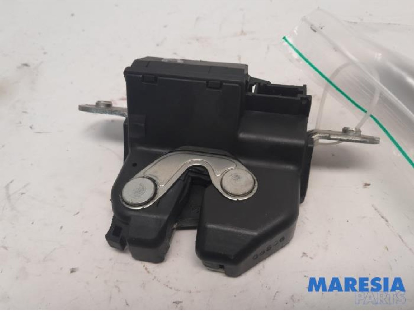Fiat - 500 - Tailgate lock mechanism