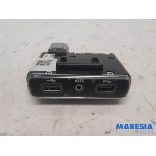 Alfa Romeo - Stelvio - AUX / USB connection