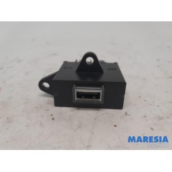 Alfa Romeo - Stelvio - AUX/USB aansluiting