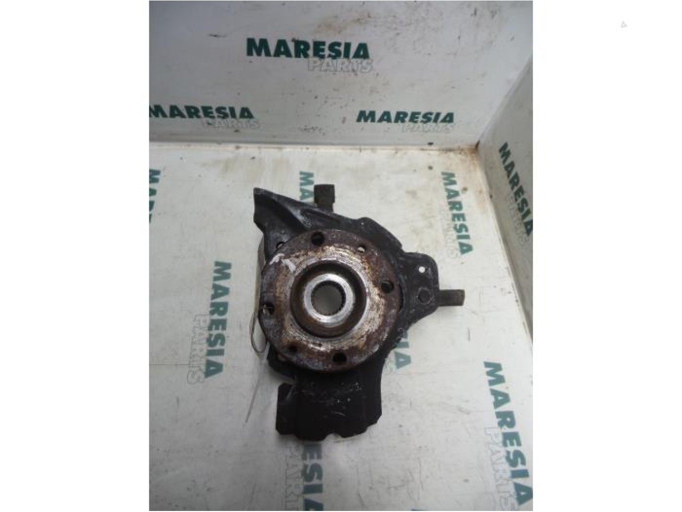Alfa Romeo - 145/146 - Achsschenkel links vorne
