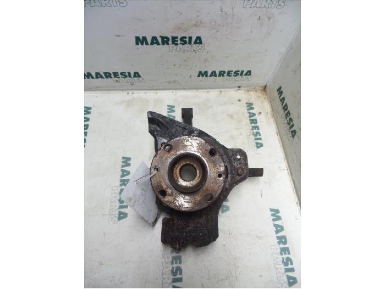 Alfa Romeo - 145/146 - Achsschenkel links vorne