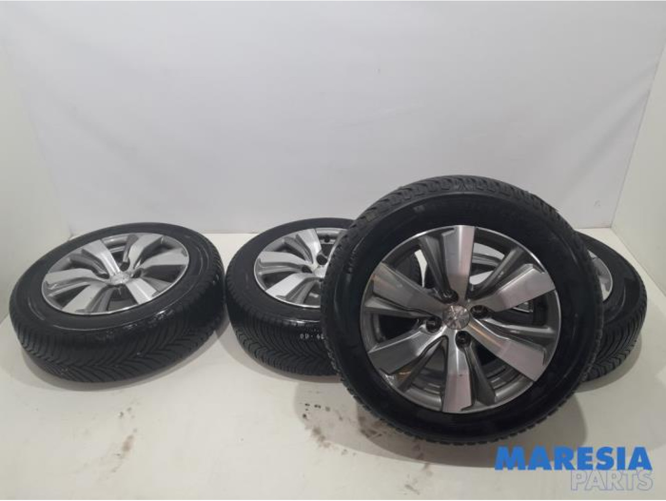 Peugeot - 2008 - Sportvelgenset + banden