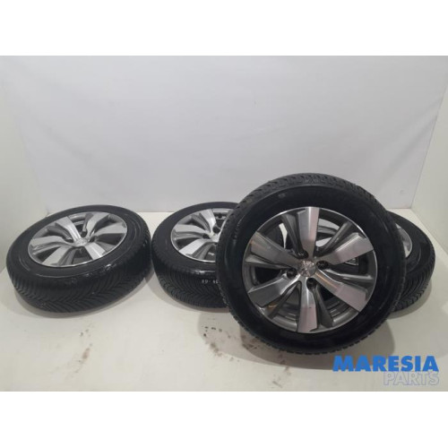 Peugeot - 2008 - Sportvelgenset + banden