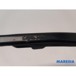 Alfa Romeo - Stelvio - Front wiper arm