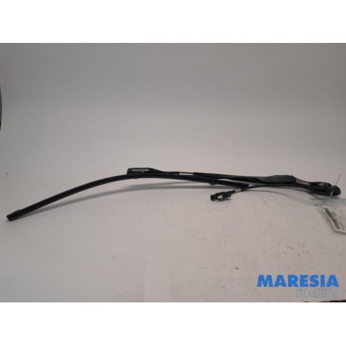 Alfa Romeo - Stelvio - Front wiper arm