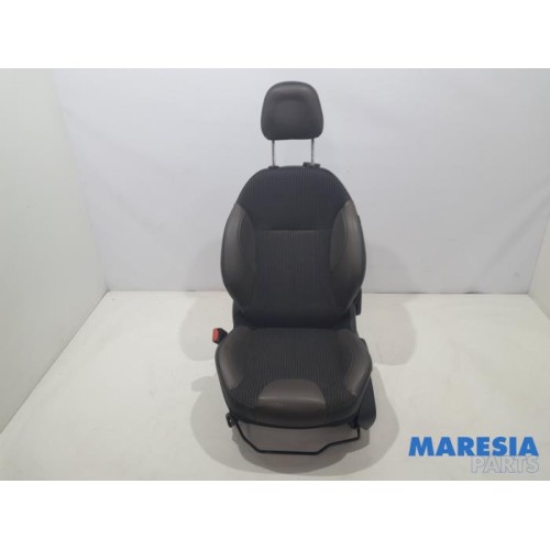 Peugeot - 2008 - Sitz links