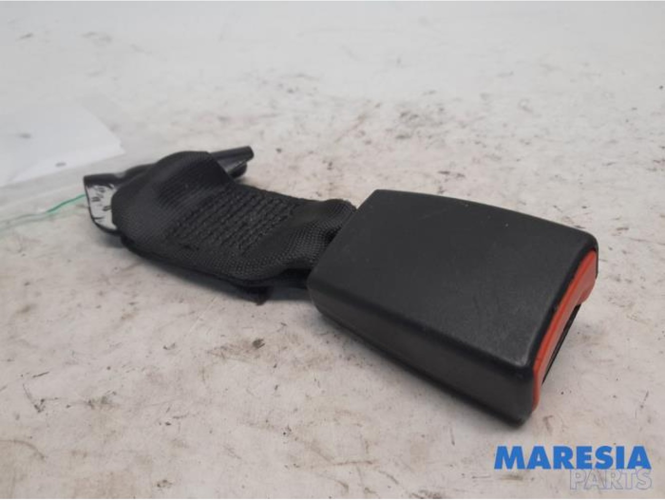 Fiat - 500 - Insertion ceinture de sécurité arrière droite