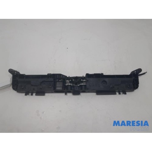 Renault - Clio - Lock plate