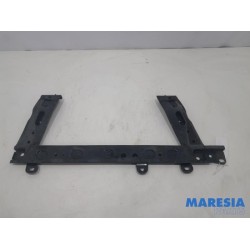 Renault - Clio - Radiator bar