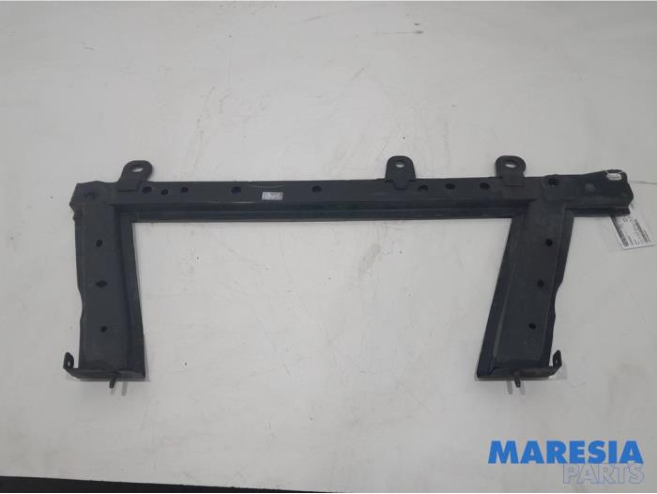Renault - Clio - Radiator bar