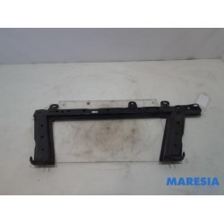 Renault - Clio - Radiator bar