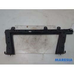 Renault - Clio - Radiator bar