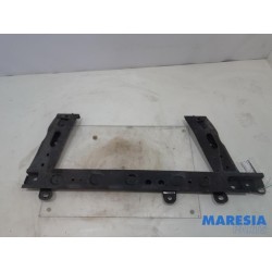 Renault - Clio - Radiator bar