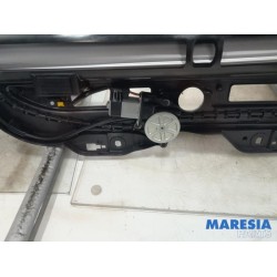 Peugeot - 2008 - Sliding headliner mechanism