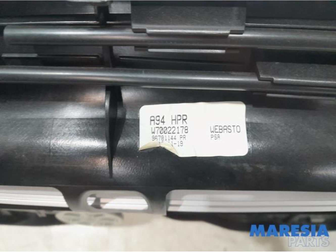 Peugeot - 2008 - Sliding headliner mechanism