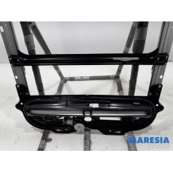 Peugeot - 2008 - Sliding headliner mechanism