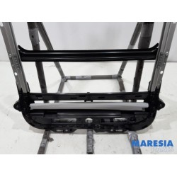 Peugeot - 2008 - Sliding headliner mechanism