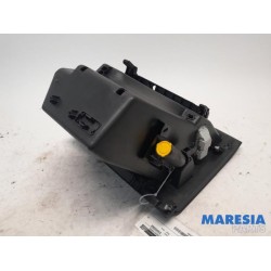 Peugeot - 2008 - Handschuhfach