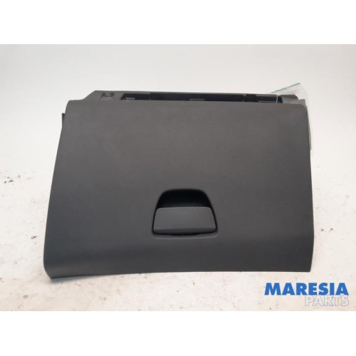 Peugeot - 2008 - Handschuhfach